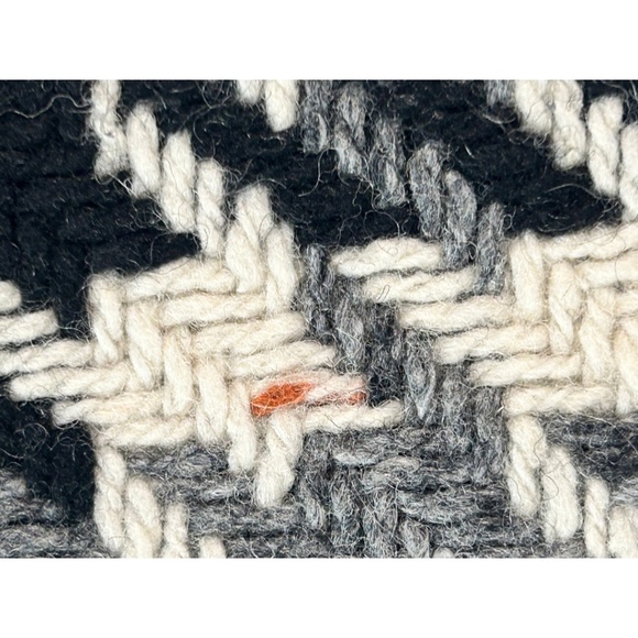 United Colors of Benetton Wool Houndstooth Jacket, size 6 - Picture 6 of 7